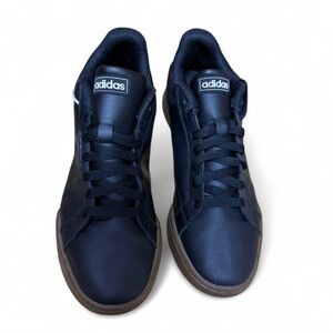 Adidas Roguera training shoes in black with a gum sole. Men’s size 9